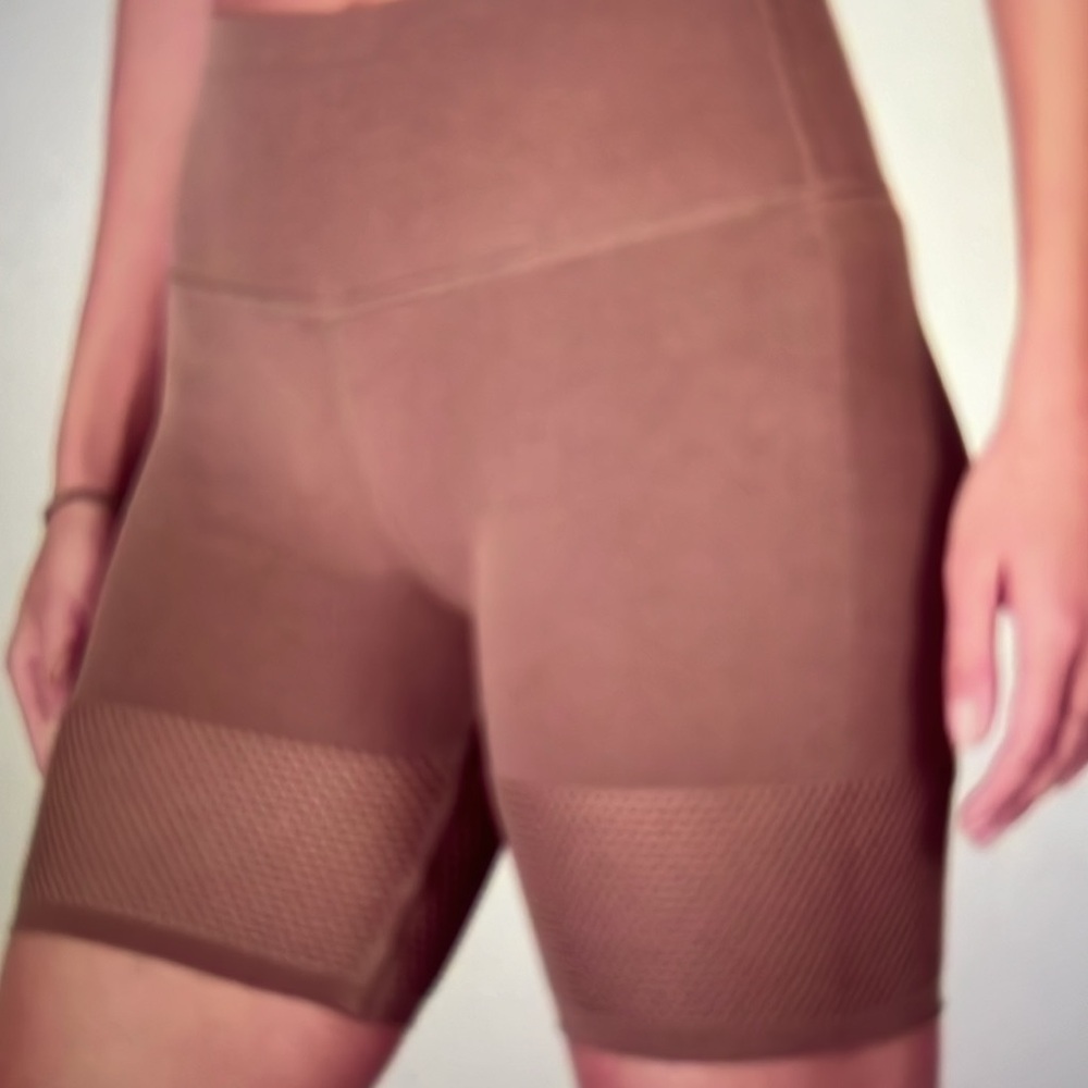 Fabletics‎  SculptKnit High Waisted Shorts